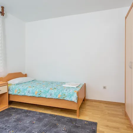 Apartman Gorgeous In Krk With House Sea View