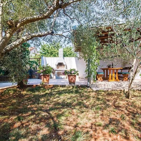 Gorgeous In Krk With House Sea View Apartman
