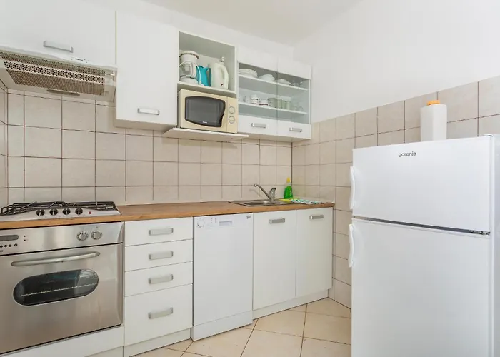 דירה In Krk With Wifi קרק